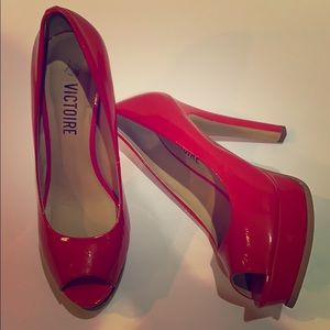 ❣️La Victoire Lipstick Red Patent Pumps